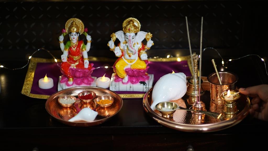 Copper Puja Thali Set with Essentials (Set Of 10)