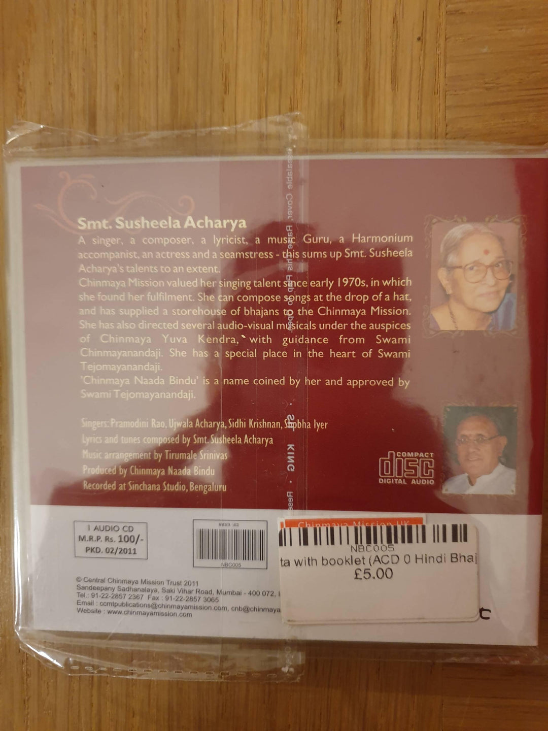 Nivedita with booklet (ACD 0 Hindi Bhajans) - Chinmaya Mission Australia